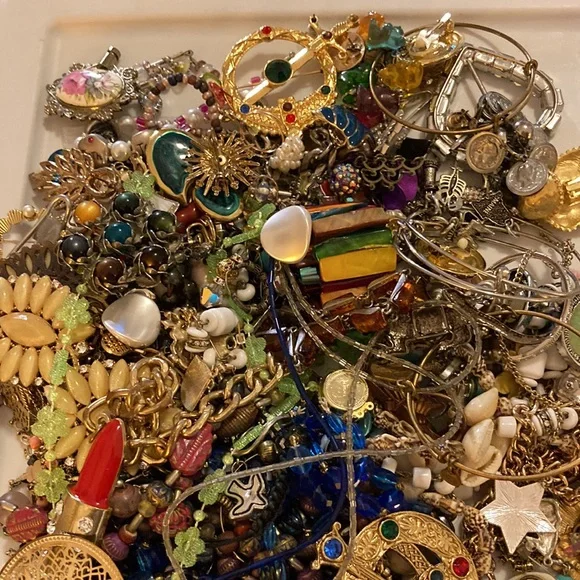 3+ lbs Costume Jewelry Wear Craft Repurpose Lot - Picture 3 of 3